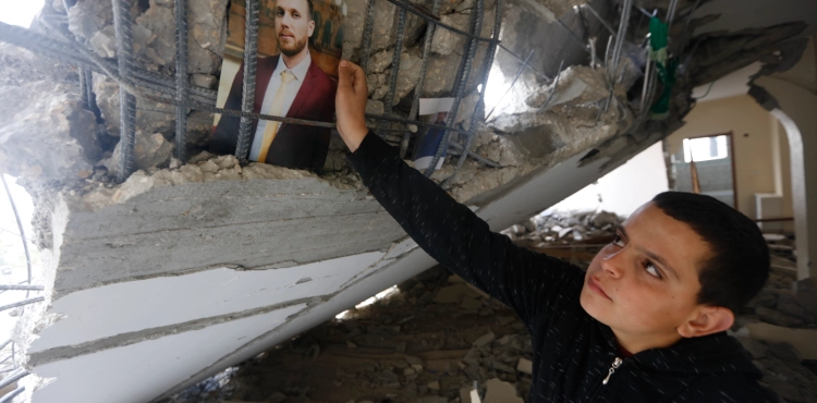 Israeli occupation destroys three houses in Jerusalem and the West Bank