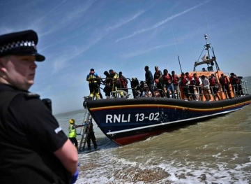 Record number of English migrants crossed in one day towards Britain