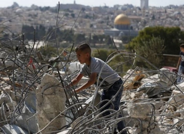 Human Rights Center: The occupation expands the policy of forcing Palestinians to self-demolish their homes