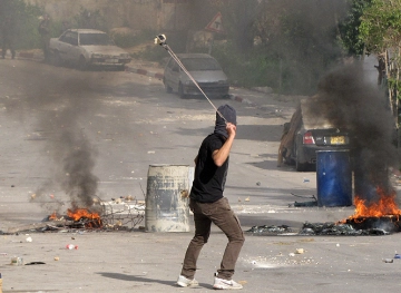 The arrest of a citizen in Kafr Qaddoum.. Two wounded by Israeli bullets in Ni&acute;lin