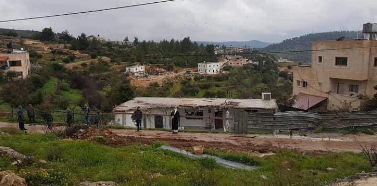 Photos | The occupation destroys a house in Walajah