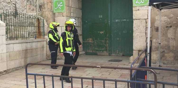 The occupation closes the gates of al-Aqsa after a fire broke out in a police station
