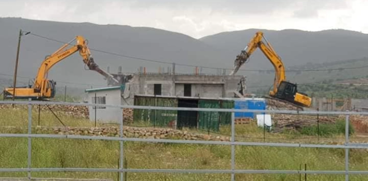 Israeli occupation destroys three houses in Jerusalem and the West Bank