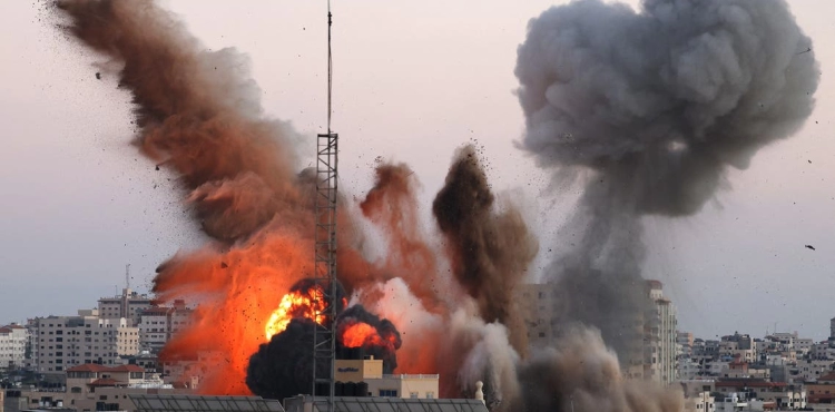A human rights center calls for the speedy removal of Israeli bombs to reduce the risk of civilian casualties