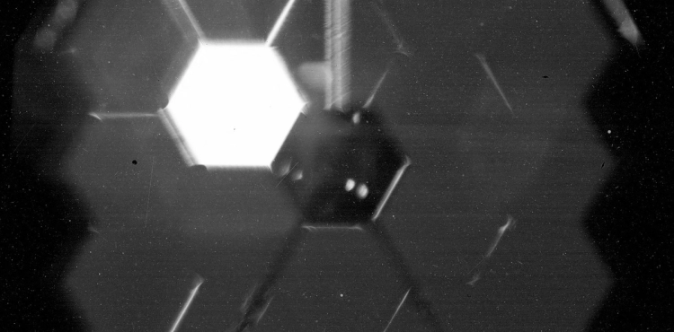 &quot;James Webb&quot; - the most powerful space telescope in the world collides with a micro-meteorite