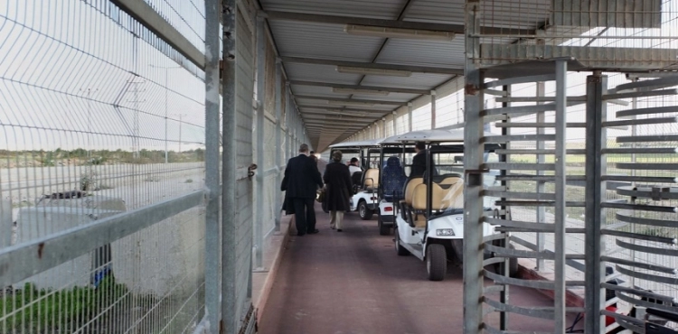 Gaza:The occupation forces arrest a citizen through the Beit Hanoun checkpoint, "Erez"