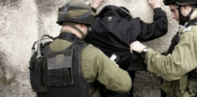 Israeli forces arrest Palestinians and seize funds