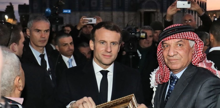 Macron, French president, expels Israeli security, visits Al-Aqsa
