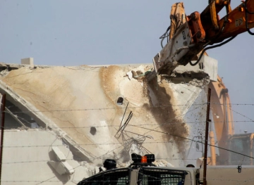 The occupation destroys houses and stone chains south of Nablus