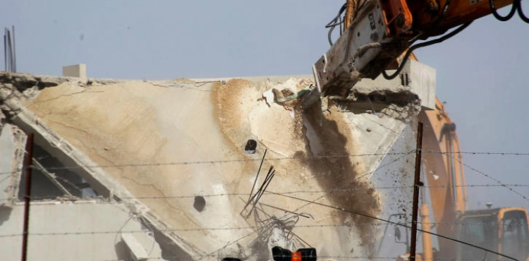 The occupation destroys houses and stone chains south of Nablus