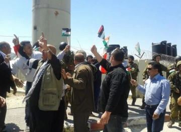 Israeli occupation forces rally at the checkpoint south of Nablus