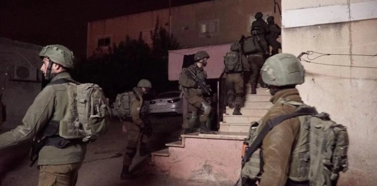 Israeli forces arrest 4 Palestinians from the West Bank