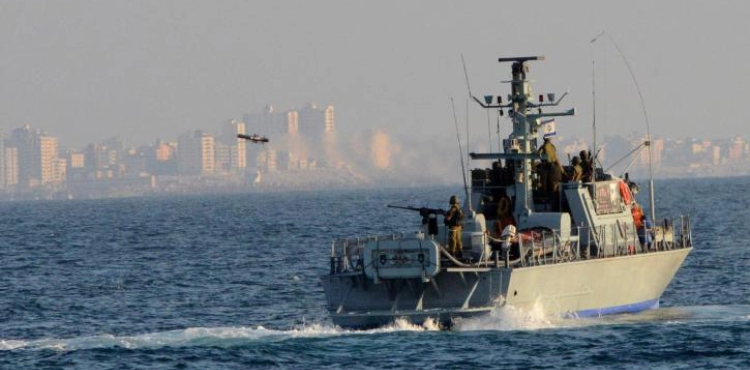 Occupation arrests fishermen off the coast of Gaza Strip