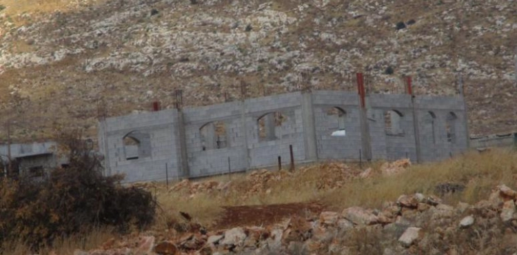 Israeli occupation authorities notify 4 citizens to stop construction south of Qalqilya