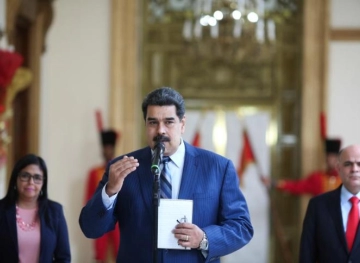 Venezuelan parliament speaker defies President Maduro and asks for support from the armed forces