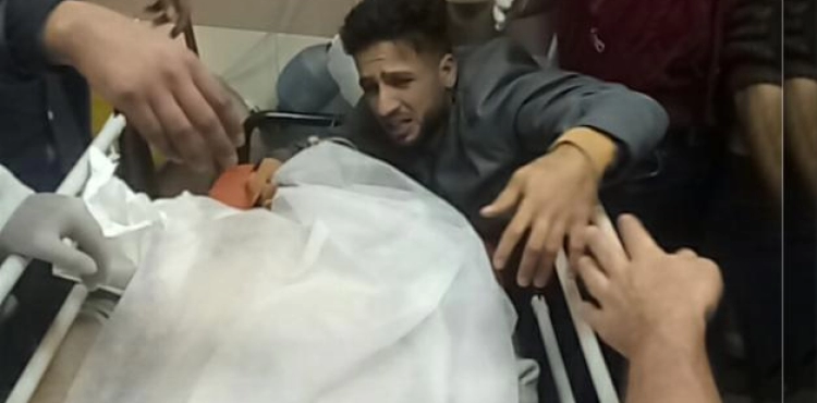A martyr and more than 20 wounded by settlers during a raid on the village of al-Mughair east of Ramallah