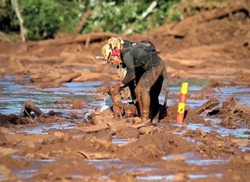 58 dead in Brazil dam collapse