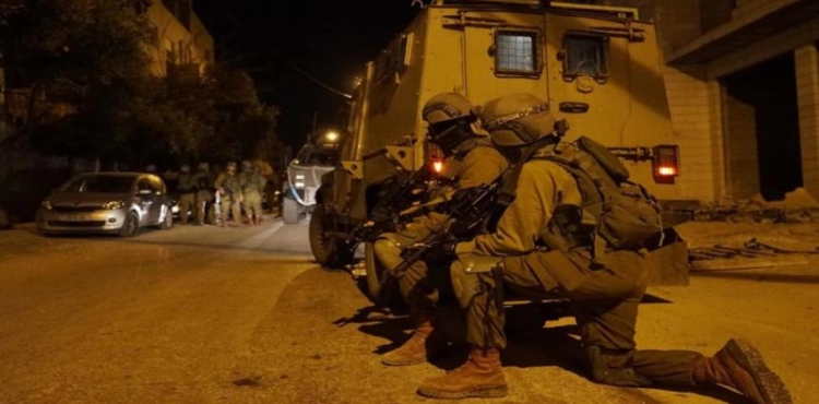 The occupation arrests 16 citizens in the West Bank
