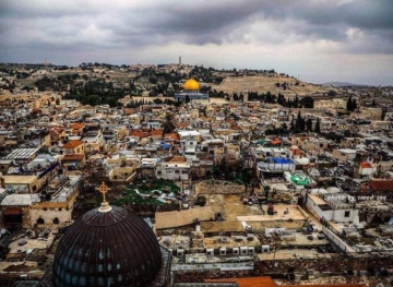 The occupation gives a family to evacuate its house in Jerusalem