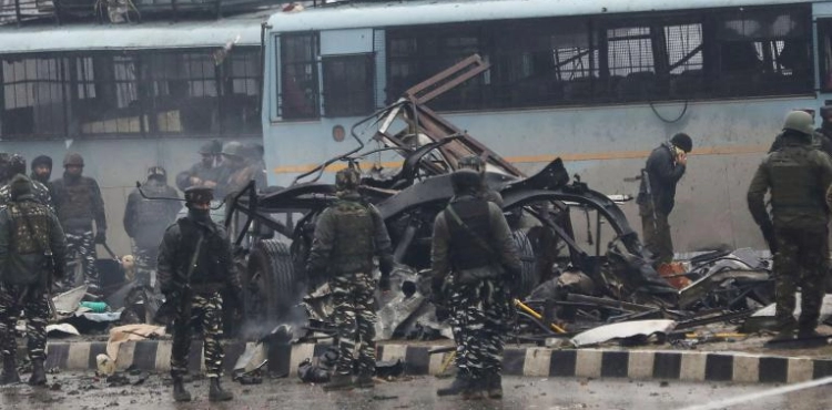 25 killed in car bombing in Indian Kashmir