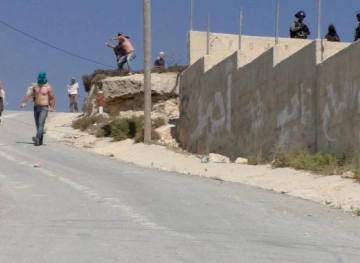 Settlers attack the Auref school