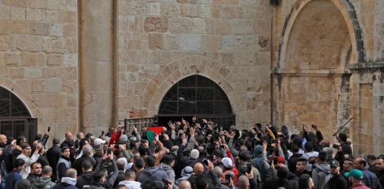 [Images] .. Jerusalemites defy the occupation and open the door of mercy closed since 2003