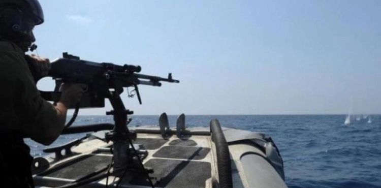 The occupation arrests fishermen in northern Gaza