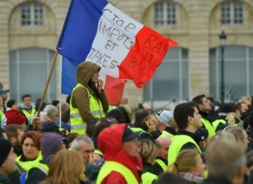 France bans demonstrations of &quot;yellow jackets&quot;