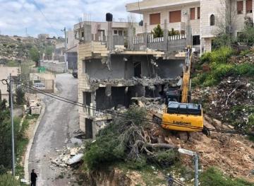 The occupation destroys a residential building in Bir Aoun on the pretext of not authorizing