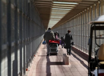 Occupation prevents the return of a woman from the West Bank married in Gaza