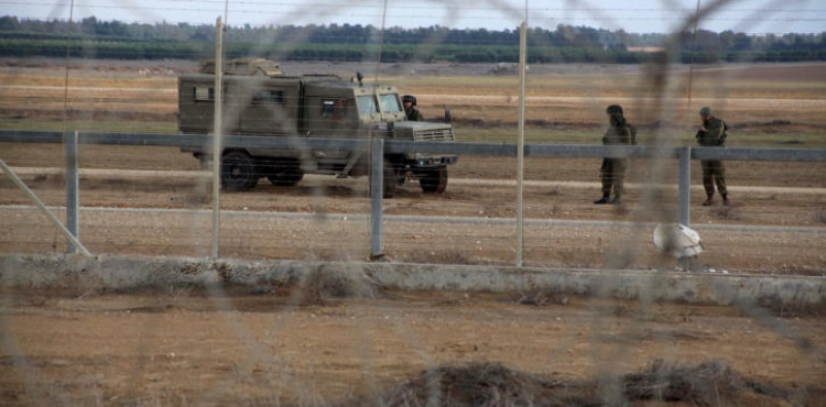 Occupation arrests a young man on the Gaza border