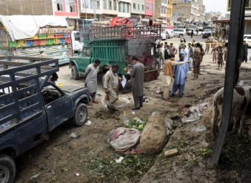 Sixteen people were killed in a massive explosion in a market in southwestern Pakistan