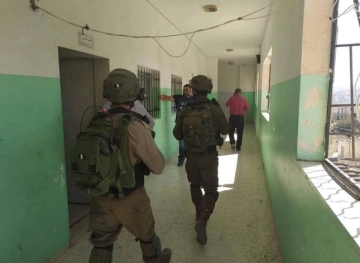 The siege of the school of Uref and the injury of students suffocation