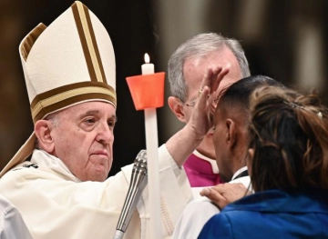 The Pope presides over Easter Mass and launches a message of universal peace