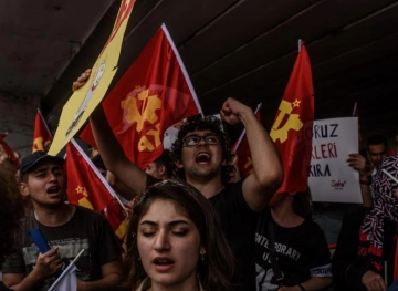 Turkish police arrest 120 people in Istanbul Labor Day demonstrations