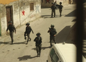 Occupation arrests a boy and a young man from Nablus