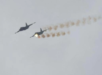Russian aircraft bombard the countryside of Idlib and Hama in Syria