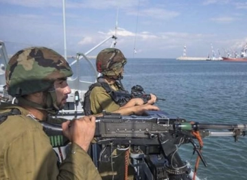 Israeli occupation boats hit the shores of Beit Lahia