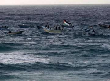 The occupation strikes a fisherman off the coast of Gaza