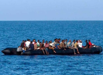 Moroccan navy saves 169 illegal immigrants on average