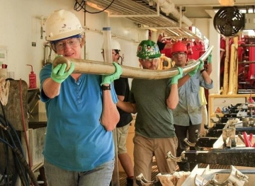 Find a &quot;time capsule&quot; at the bottom of the ocean