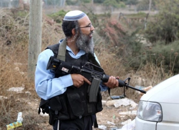 Settlers attack a gas station in Hebron