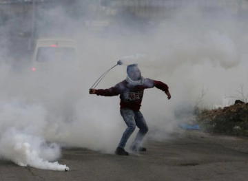 Injured young man and assault on journalists in the march of Kafr Qaddum