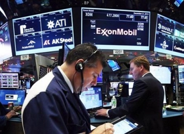 Trump warns: If you want to collapse the stock market isolate me!