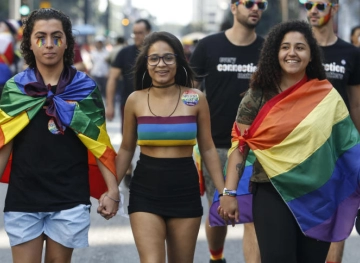 Hundreds of thousands are taking part in a march to support the two parliaments in Brazil