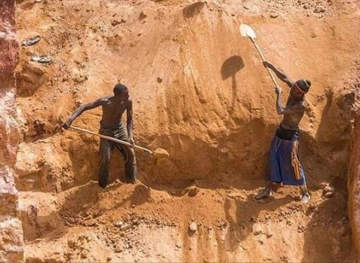 The collapse of a copper mine in Congo has risen to 43 workers