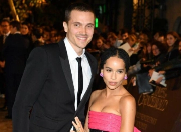 Singer Zoe Kravitz marries her friend Carl Schlussmann