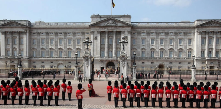 The arrest of a man infiltrating inside the British Buckingham Palace