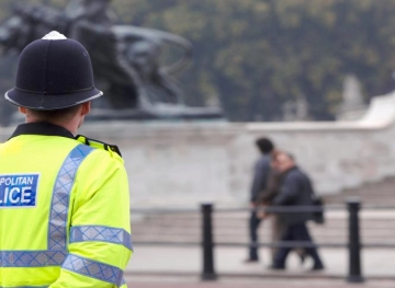 Break the London police account on Twitter