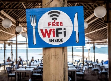 &quot;Pineapple Wi-Fi&quot; .. A thief emptying your bank account in seconds